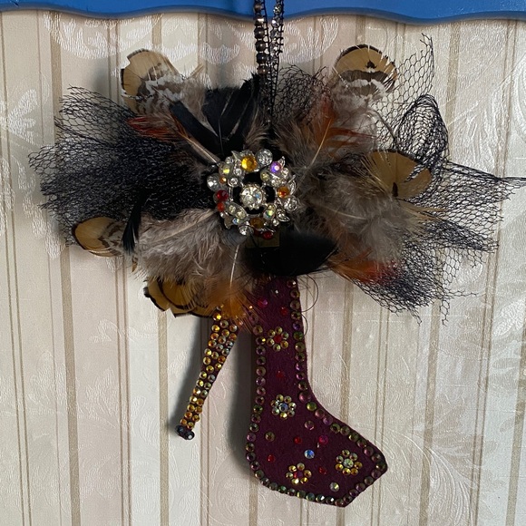 Other - Rhinestone Feather High-Heel Ornament in Burgundy